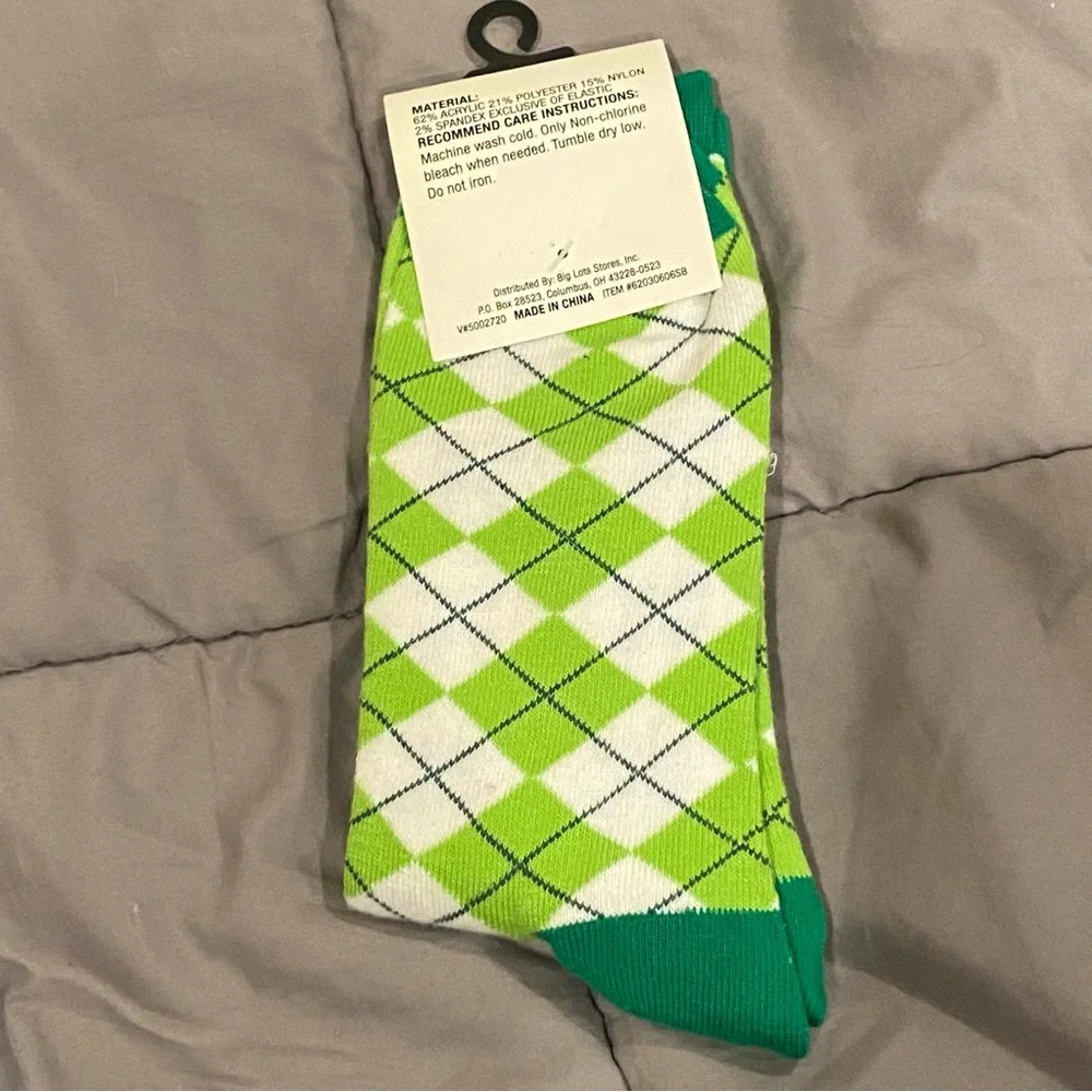 NWT Green and White St. Patrick's Day High Socks - Picture 3 of 4